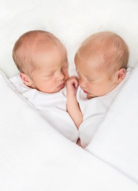 İkiz bebeklerin uyku