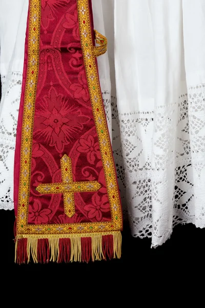 Sacerdote maniple y surplice — Foto de Stock