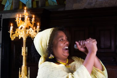 mutlu gospel şarkıcı