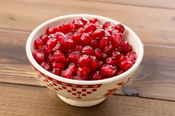 Bowl of pomegranate seeds — Stock Photo, Image
