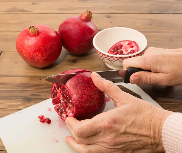 Cutting a pomegranate