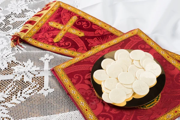 Communion hosts or wafers and vestment — Stock Photo, Image