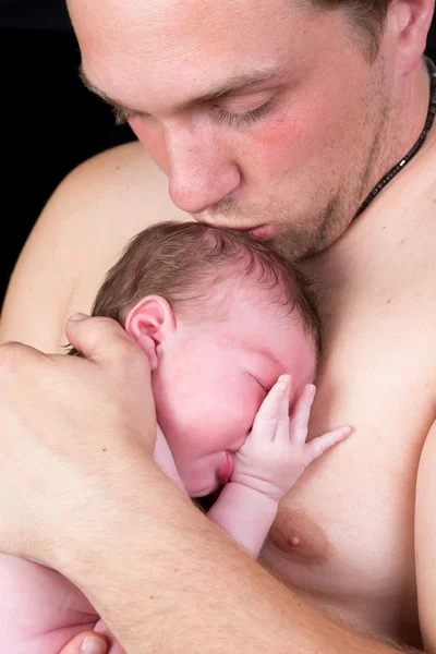 Liefdevolle vader en baby — Stockfoto