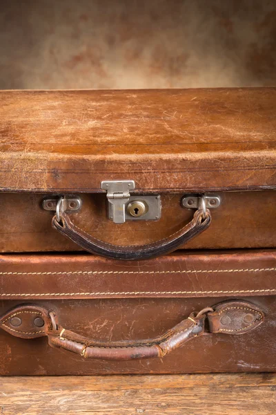 Δύο αντίκες κλειστό βαλίτσες — Φωτογραφία Αρχείου