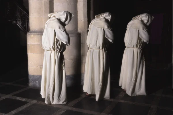 Μοναχοί στο σκοτάδι — Φωτογραφία Αρχείου
