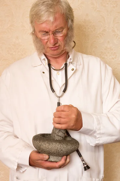 Doctor with mortar and pestle — Stock Photo, Image