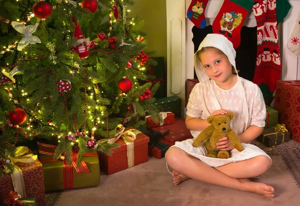 Vintage menina de Natal — Fotografia de Stock