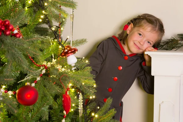 クリスマスのドレスの女の子 — ストック写真