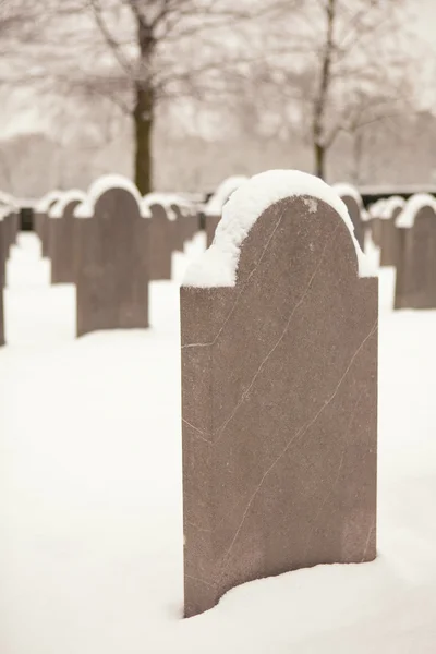 Sepulturas nevadas — Fotografia de Stock