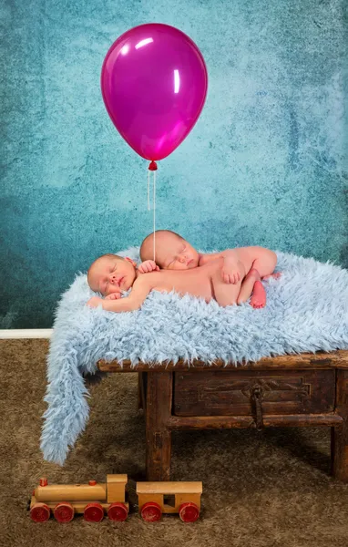 Newborn babies with balloon — Stock Photo, Image