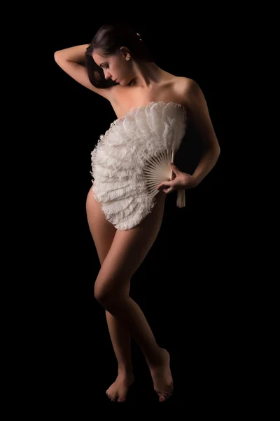 Femme nue avec ventilateur de plumes — Photo