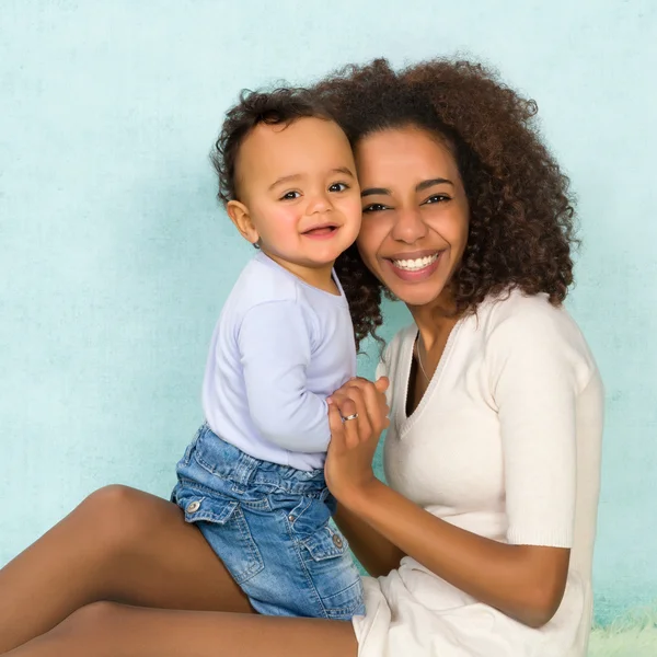 Laughing mother and baby — Stock Photo, Image