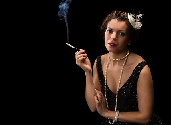 Κάπνισμα vintage γυναίκα — Φωτογραφία Αρχείου