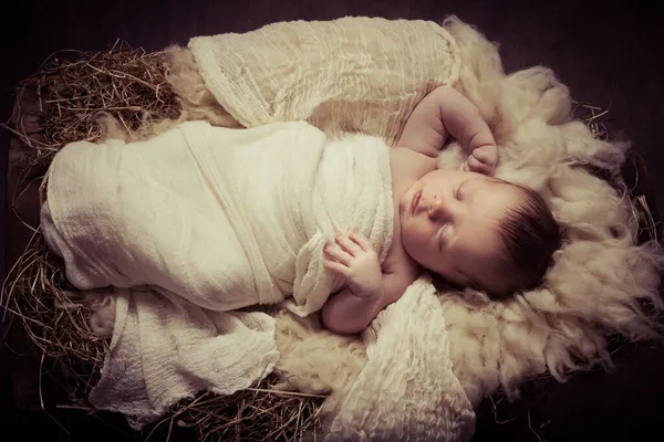 Żyć Szopka Bożego Narodzenia Sceny Prawdziwymi Rodzicami Dniowego Nowonarodzonego Chłopca — Zdjęcie stockowe