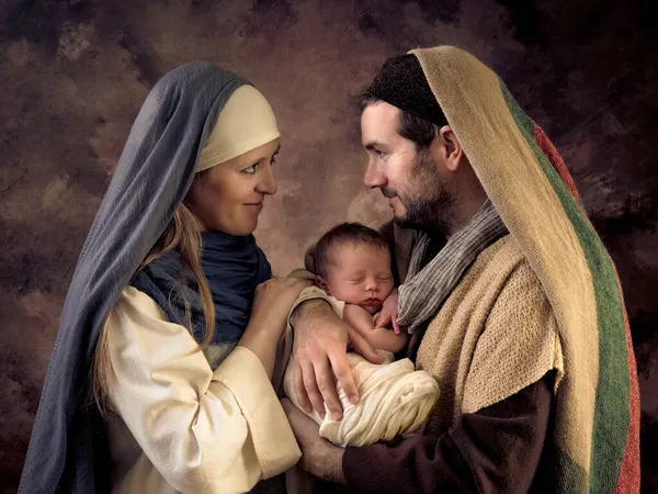 Živé Vánoční Betlém Scéna Skutečnými Rodiči Denní Novorozeně Chlapeček Zabalené — Stock fotografie