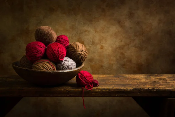 Still Life Old Bowl Red Wool Balls Rustic Old Wooden — Stock Photo, Image