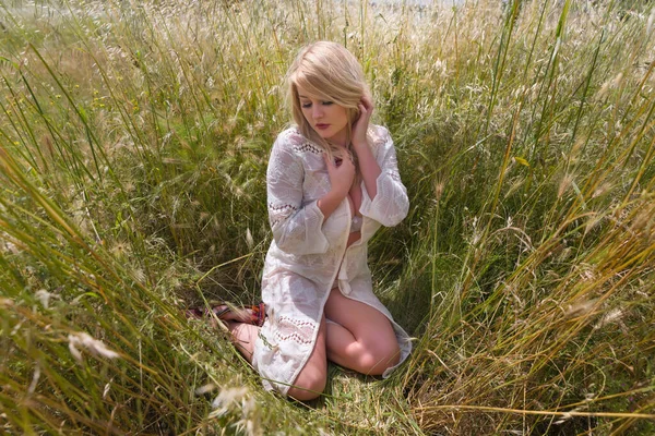 Beautiful Young Blonde Woman Enjoying Nature Field High Grasses — Stock Photo, Image