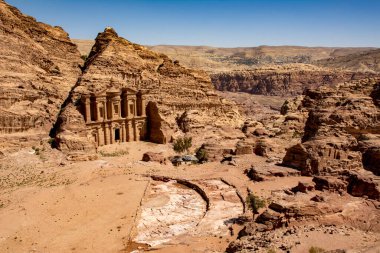 Ürdün Petra 'daki Manastır' da (Ad Deir) Görünüm.