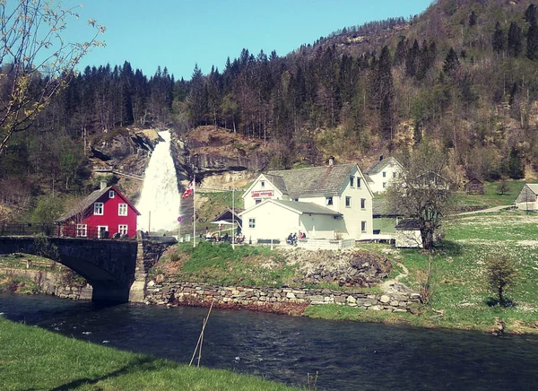 Nordheimsund Noruega Maio 2015 Vista Sobre Steinsdalsfossen Perto Norheimsund — Fotografia de Stock