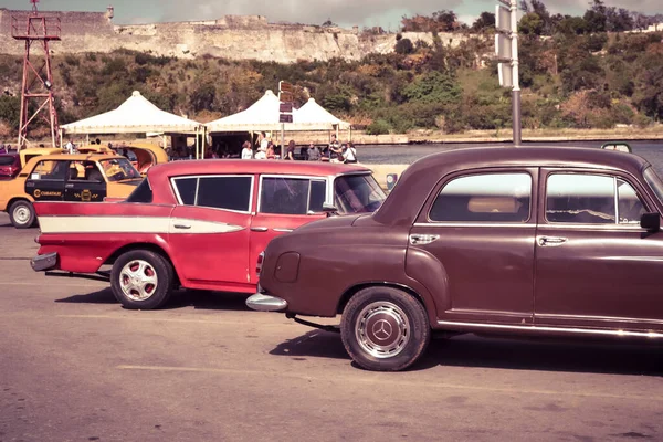 Havana Cuba Februari 2011 Oldtimer Cubaanse Auto Geparkeerd Een Parkeerplaats — Stockfoto