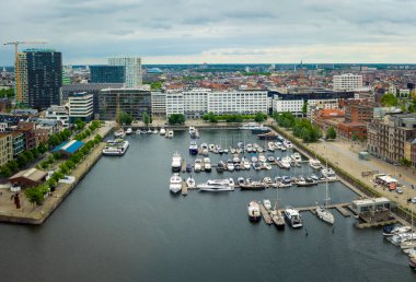 Antwerp, Belçika, Haziran 2022: Antwerp, Belçika 'daki Willemdok ve marina limanına yüksek açılı görüş