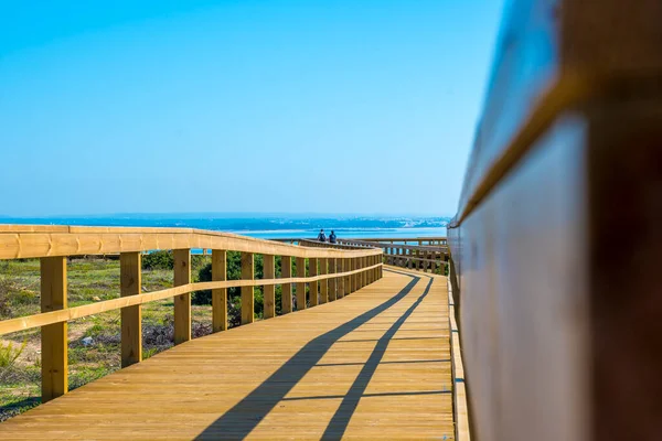 Carvoeiro, Portekiz, Eylül 2022: Carvoeiro Boardwalk, Algar Seco Trail 'in bir parçası