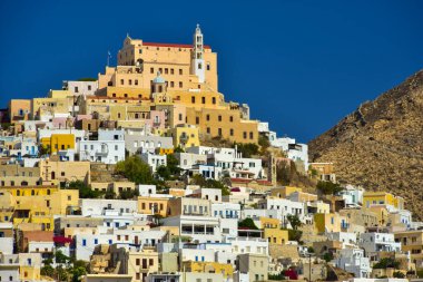 Syros Yunanistan 'ın Ege Denizi' nde bir adadır.