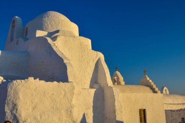 Yunanistan 'ın Mykonos kentindeki Panagia Paraportiani Kilisesi