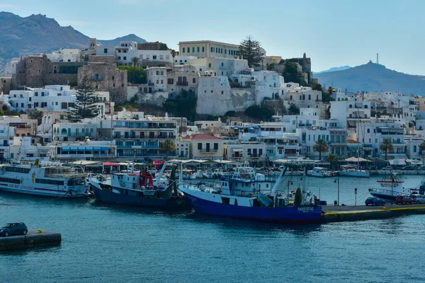 Yunanistan 'ın Ege Denizi kıyısında bir ada olan Naxos Limanı