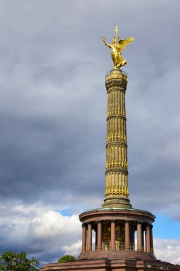 Siegessaeule ya da Zafer Sütunu, Danimarka-Prusya Savaşı 'ndaki Prusya zaferinin anısına dikildi.