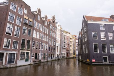 Hollanda 'nın başkenti Amsterdam birçok kanalı nedeniyle kuzeyin Venedik' i olarak bilinir.
