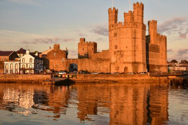 Kuzey Galler 'deki Caernarfon Caslte UNESCO' nun Dünya Mirası sitesi.