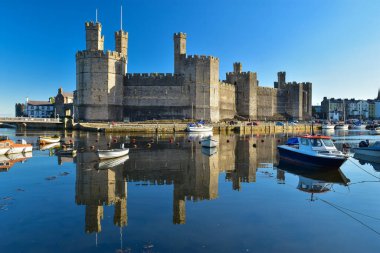 Kuzey Galler 'deki Caernarfon Caslte UNESCO' nun Dünya Mirası sitesi.