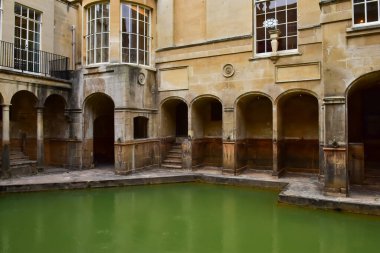 İngiltere 'nin Bath kentindeki Roma hamamlarındaki Kutsal Havuz