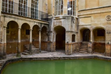 İngiltere 'nin Bath kentindeki Roma hamamlarındaki Kutsal Havuz