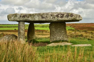 Lanyon Quoit, Penwith, Cornwall 'da tarih öncesi bir anıttır.