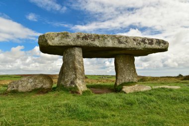 Lanyon Quoit, Penwith, Cornwall 'da tarih öncesi bir anıttır.