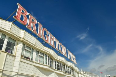 Palace Pier, Brighton, İngiltere 'de bir eğlence rıhtımıdır.