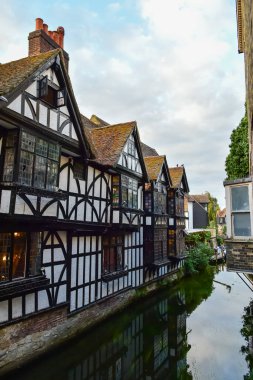 1500 yılında inşa edilen Old Weaver 's House şu anda İngiltere' nin Canterbury şehrinde bir restoran.