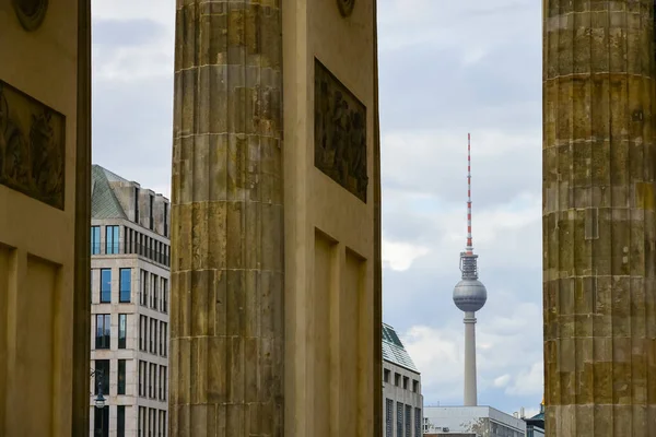Veduta Della Fernsehturm Della Torre Della Attraverso Porta Brandeburgo Berlino — Foto Stock