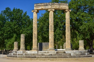 Yunanistan 'ın Antik Olympia kentindeki Filipinler, 2. Filip' in Chaeronea savaşındaki zaferini kutlamak için inşa edildi.