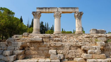 Yunanistan 'ın Antik Korint kentindeki Octavia Tapınağı