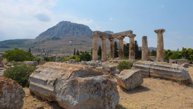 Antik Korint, Yunanistan 'ın arkeolojik bölgesindeki Apollo Tapınağı