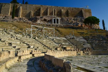 Yunanistan 'ın Atina kentindeki Akropolis' in güney yamacında bulunan Dionysos Tiyatrosu