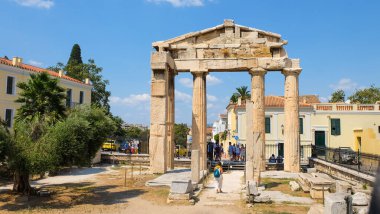 Athena Archegetis 'in Atina, Yunanistan' daki Roma Agora Kapısı