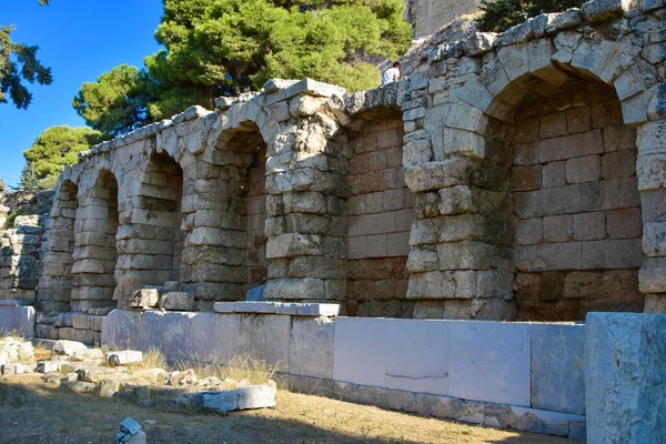 Yunanistan 'ın Atina kentindeki Akropolis' in güney yamacında Eumenes Stoa
