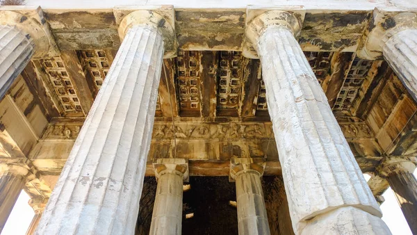 ギリシャアテネの古代アゴラにおけるヘファイストスまたはヘファイスティオンの神殿 — ストック写真