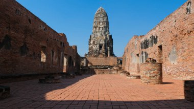Tayland 'ın eski başkenti ve bir Dünya Mirası sahası olan Ayutthaya' daki bir Budist tapınağı olan Wat Ratchaburana 'nın ana pagoda' sı (brang)