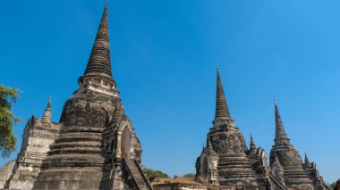Tayland 'ın eski başkenti ve bir Dünya Mirası sahası olan Ayutthaya' nın en ünlü tapınağı Wat Phra Sri Santhe 'deki ikonik pagodalar.