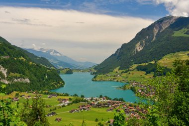 İsviçre 'de Lungern Gölü